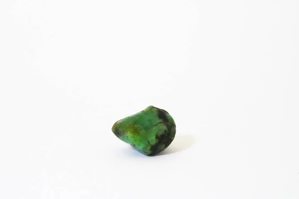Smaragd Blízký Drahocenný Kámen Bílým Pozadím Sběratelské Předměty — Stock fotografie