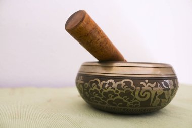 7 gezegen metalinden oluşan Tibet çanı, Budist öncesi şamanik kültürden gelen eski bir müzik aleti.