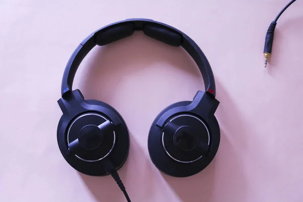 Kopfhörer Für Musik Auf Rosa Hintergrund Von Oben Betrachtet Musikalische — Stockfoto