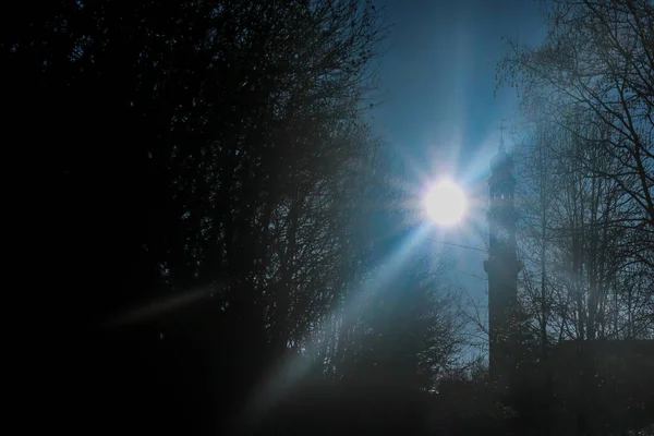 Campanario Una Iglesia Veneto Camino Los Bosques Del Valle Oscuro — Foto de Stock