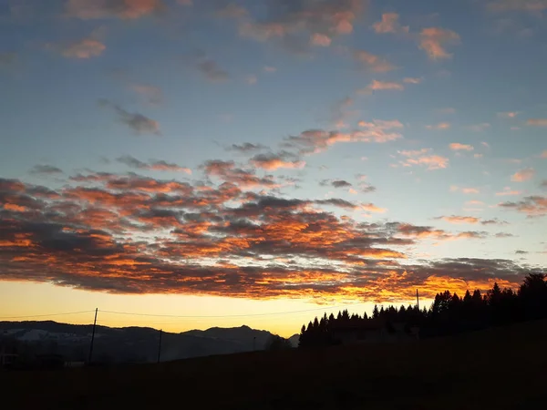 Die Farben Eines Wunderschönen Wintersonnenuntergangs Roana Auf Der Hochebene Von — Stockfoto