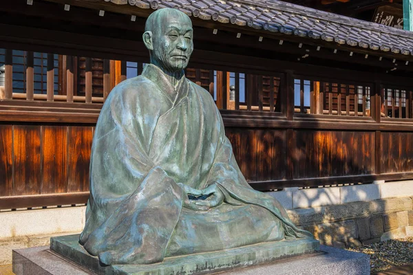 Sawaki Kodo Roshi, önde gelen ve en etkili Zen ustaları 20 Japonya Tokyo, Japonya'da Sengakuji Tapınağı'nda heykeli