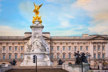 Victoria Memorial Buckingham Sarayı, Londra önünde Mall Road