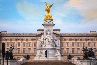 Victoria Memorial Buckingham Sarayı, Londra önünde Mall Road