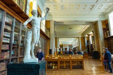 London, Büyük Britanya - 12 Mayıs 2018: aydınlanma Galeri British Museum - insanlık tarihi, sanat ve kültür, adanmış bir kamu kurumu, en büyük ve en kapsamlı Müzesi biridir