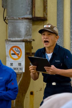 Tokyo, Japonya - 26 Nisan 2018: Tsukiji Market iç alan 6 Ekim 2018 üzerinde kapanış ve nerede bu Toyosu pazar olarak 11 Ekim olmak reopened Toyosu için ilerleme önce artırmada