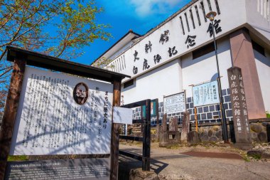Aizuwakamatsu, Japonya - 21 Nisan 2018: Byakkotai Mt. Iimori, burada Byakkotai onların son anda harcanan tabanında bulunan Aizu Boshin Savaşı ile ilgili Tarih Müzesi