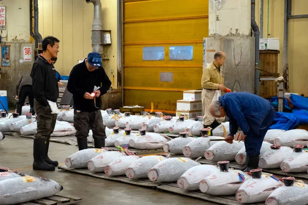 Tokio Japonia Kwietnia 2018 Aukcji Wewnętrznej Powierzchni Targu Tsukiji Przed — Zdjęcie stockowe