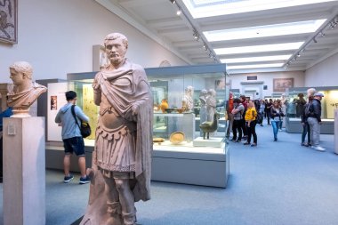 London, Büyük Britanya - 12 Mayıs 2018: Acient Yunanistan ve British Museum - insanlık tarihi, sanat ve kültür en büyük ve en kapsamlı müzelerinden biridir adanmış bir kamu kurumu Roma Galerisi