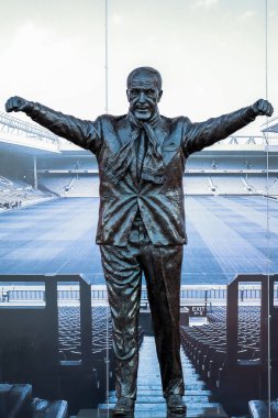 Liverpool, İngiltere - 17 Mayıs 2018: Heykel, Bill Shankly Anfield önünde. O kim 1 Tümeni 1962 yılında Liverpool getiriyor ve şöhret İngiliz ve Avrupa futbol içine takım yeniden yöneticisidir