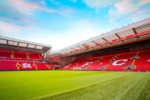 Liverpool, Büyük Britanya - 17 Mayıs 2018: Anfield Stadı, ev zemin 54,074 yapım o altıncı en büyük futbol stadyumu İngiltere'de oturma kapasitesi Liverpool FC