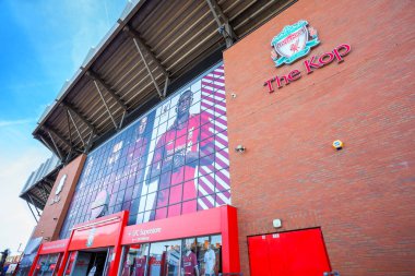 Liverpool, İngiltere - 17 Mayıs 2018: Anfield Stadı, ev zemin 54,074 yapım o altıncı en büyük futbol stadyumu İngiltere'de oturma kapasitesi Liverpool FC