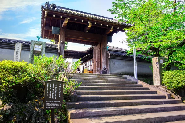 2018 の忠実な浪人泉岳寺で最も人気のある日本歴史壮大な伝説の一つの墓 — ストック写真