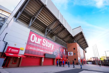 Liverpool, İngiltere - 17 Mayıs 2018: Anfield Stadı, ev zemin 54,074 yapım o altıncı en büyük futbol stadyumu İngiltere'de oturma kapasitesi Liverpool FC