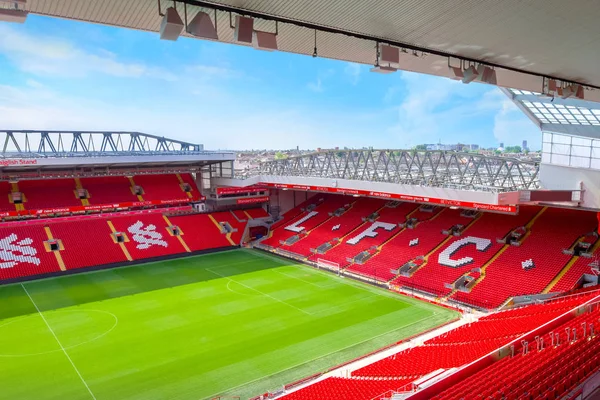 Liverpool, Büyük Britanya - 17 Mayıs 2018: Anfield Stadı, ev zemin 54,074 yapım o altıncı en büyük futbol stadyumu İngiltere'de oturma kapasitesi Liverpool FC