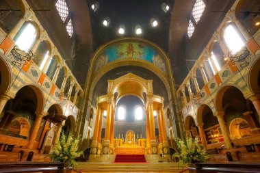 Londra, İngiltere - 13 Mayıs 2018: Westminster Cathedral veya Büyükşehir Katedrali, değerli bizim Lord İsa'nın John Francis Bentley tarafından tasarlanmış ve neo-Bizans tarzı 1903'te İsa'nın kanı