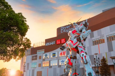 Tokyo, Japonya - 20 Nisan 2018: Full-size cep takım elbise Rx-0 tek boynuzlu at Gundam yineleme dalgıç City Tokyo Plaza - bir alışveriş merkezinde Odaiba alan mobil uygun Gundam Unicorn serisi