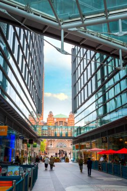 Londra, İngiltere - 13 Mayıs 2018: Kardinal yer perakende ve office geliştirme Londra Westminster Katedrali'nin karşısında, bir milyon sq. feet üzerinde Victoria Caddesi'ndeki kapsayan 3 yapı oluşur