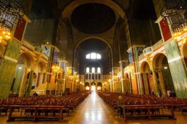 Londra, İngiltere - 13 Mayıs 2018: Westminster Cathedral veya Büyükşehir Katedrali, değerli bizim Lord İsa'nın John Francis Bentley tarafından tasarlanmış ve neo-Bizans tarzı 1903'te İsa'nın kanı