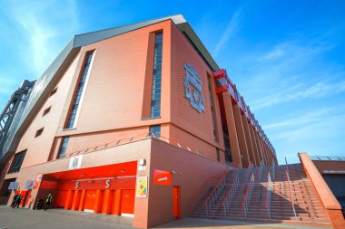 Liverpool, İngiltere - 17 Mayıs 2018: Anfield Stadı, ev zemin 54,074 yapım o altıncı en büyük futbol stadyumu İngiltere'de oturma kapasitesi Liverpool FC