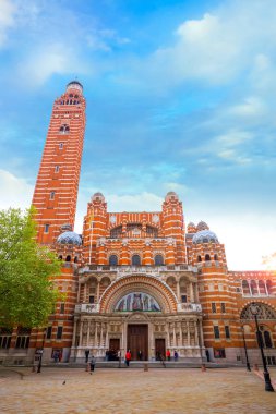 Londra, İngiltere - 13 Mayıs 2018: Westminster Cathedral veya Büyükşehir Katedrali, değerli bizim Lord İsa'nın John Francis Bentley tarafından tasarlanmış ve neo-Bizans tarzı 1903'te İsa'nın kanı