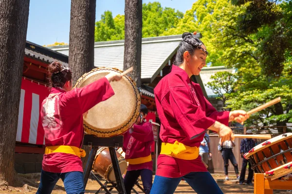 Tokio Japón Abril 2018 Grupo Identificado Mujeres Toca Tambor Taiko —  Fotos de Stock