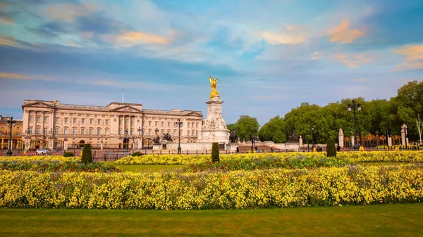 Buckingham Palace Wczesnym Rankiem Londyn — Zdjęcie stockowe