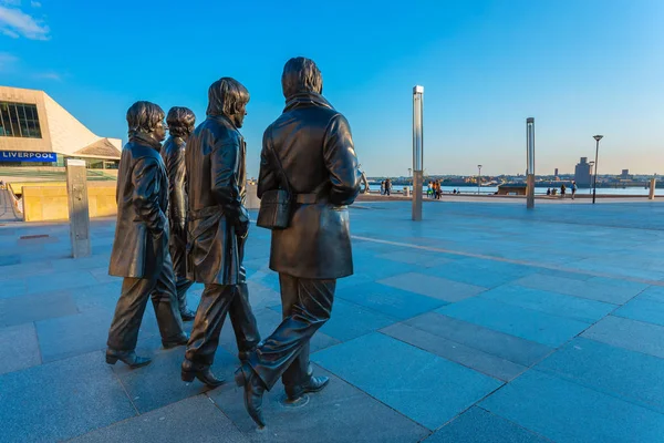 London Mai 2018 Bronzestatue Der Beatles Steht Molenkopf Ufer Des — Stockfoto