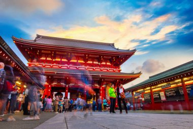 Sensoji - Tokyo, Japonya Tokyo, Japonya - 29 Nisan 2018 tapınakta Asakusa: 628, olarak da bilinen Asakusa Kannon Sensoji templefounded. Turistler ve bunun için en popüler Tokyo en eski tapınağıdır