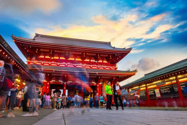 浅草寺東京 2018 Templefounded 628 浅草観音とも呼ばれるのです 観光客の最も人気のある都内最古の寺 — ストック写真