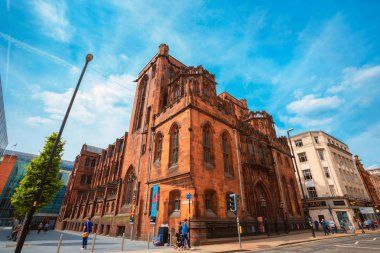 Manchester, İngiltere - 18 Mayıs 2018: John Rylands Library Enriqueta Rylands, John'ın ölümünden sonra karısı tarafından 1988 yılında inşa edilmiş, 1900 yılında halka açıldı. 4 milyon çok değerli kitaplar kütüphane evler