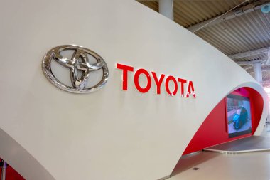 Tokyo, Japonya - 20 Nisan 2018: Toyota Mega Web Odaiba adasında bir otomotiv odaklı Tema Parkı ve Toyota geçmiş ve onun en yeni teknolojik gelişmeleri tasvir showroom olduğunu