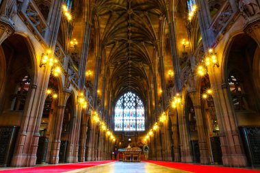 Manchester, İngiltere - 18 Mayıs 2018: John Rylands Library Enriqueta Rylands, John'ın ölümünden sonra karısı tarafından 1988 yılında inşa edilmiş, 1900 yılında halka açıldı. 4 milyon çok değerli kitaplar kütüphane evler