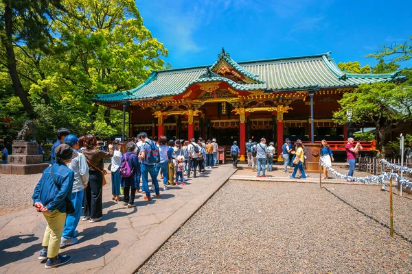 2018 根津神社を設立し 1705 都市の場所が最も古い礼拝の一つ 月上旬まで 月上旬から開催 つつじ祭りで有名です — ストック写真