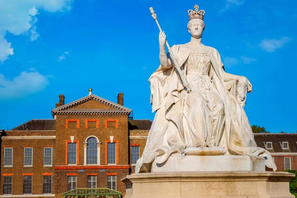 Estatua Reina Victoria Frente Palacio Kensington Dentro Los Jardines Kensinton — Foto de Stock