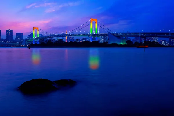 Barevné Osvětlení Duhový Most Odaiba Tokiu Japonsko — Stock fotografie