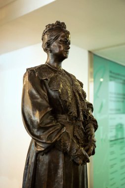 Manchester, İngiltere - 18 Mayıs 2018: Enriqueta Rylands John Rylands Library oluşturur ve Manchester'da 1900, kitaplıkta yer alan onun heykeli halkı için kamu için açılan Bayan