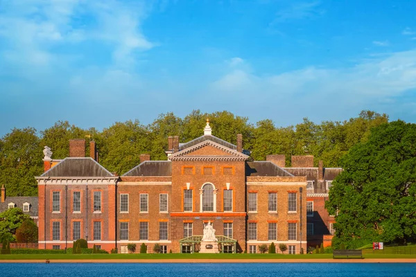 Кенсингтонский Дворец Королевская Резиденция Расположенная Кенсингтонских Садах Лондоне Великобритания — стоковое фото