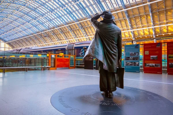 Londres Reino Unido Maio 2018 Estátua Betjeman Sir John Betjeman — Fotografia de Stock