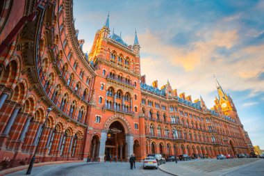 Londra, İngiltere - 14 Mayıs 2018: St Pancras İstasyonu merkezi Londra tren terminus bulunmaktadır. Londra Eurostar kıta hizmetlerinden Fransa, Belçika ve Hollanda için terminal kanalıdır