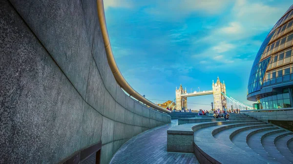 ロンドン イギリス 2018 ビューのタワー ブリッジ テムズ川の南岸に市庁舎とテムズ川 — ストック写真