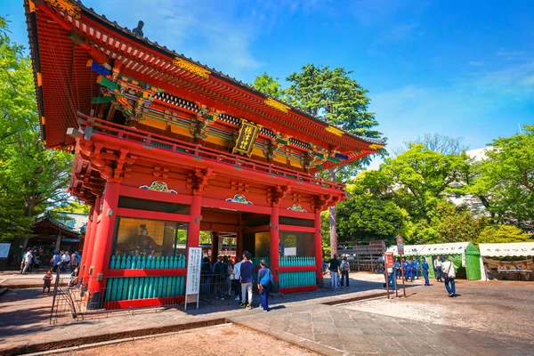 Tokyo Japan April 2018 Drukke Mensen Bij Nezu Heiligdom Tijdens — Stockfoto