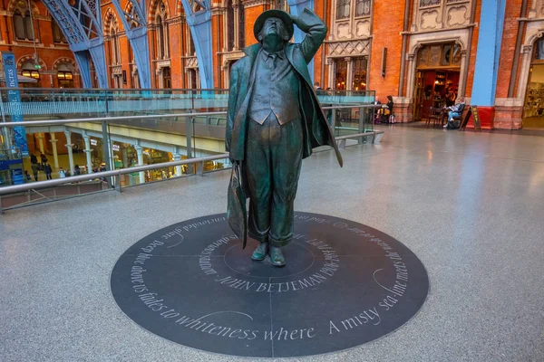 Londres Reino Unido Maio 2018 Estátua Betjeman Sir John Betjeman — Fotografia de Stock