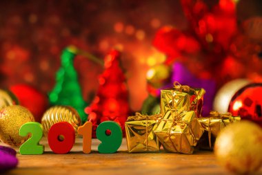 Noel ve yeni yıl arka plan alışveriş sepeti süslemeleri ile minyatür ile