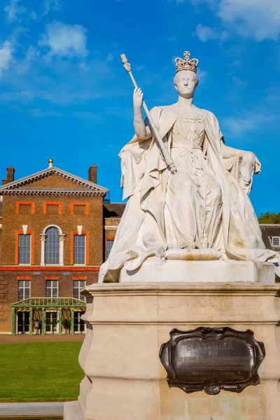 Londres Reino Unido Mayo 2018 Estatua Reina Victoria Frente Palacio — Foto de Stock