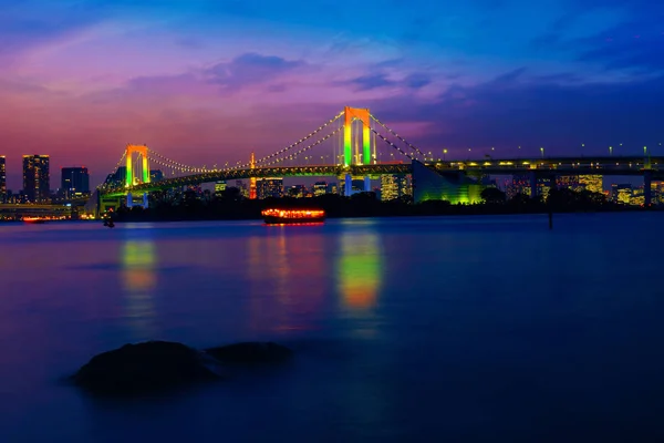 Kolorowe Iluminacje Mostu Rainbow Bridge Odaiba Tokyo Japonia — Zdjęcie stockowe