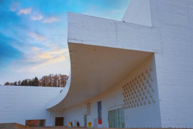 Aomori, Japonya - 22 Nisan 2018: Aomori Museum of Art evleri her iki geçici ve kalıcı sergiler müzenin daimi koleksiyonu içerir Marc Chagall tarafından üç inanılmayacak kadar büyük resim sergisi