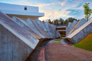 Aomori, Japonya - 22 Nisan 2018: Aomori Museum of Art evleri her iki geçici ve kalıcı sergiler müzenin daimi koleksiyonu içerir Marc Chagall tarafından üç inanılmayacak kadar büyük resim sergisi
