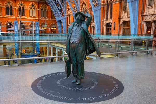 Londres Reino Unido Maio 2018 Estátua Betjeman Sir John Betjeman — Fotografia de Stock