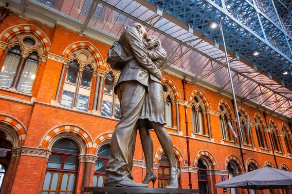Лондон Великобританія 2018 Травня Місто Зустрічі Метрова Бронзова Статуя Розкривається — стокове фото